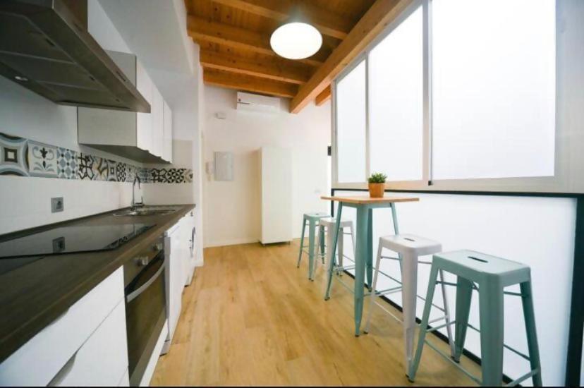 Hostfy Centro Alameda Apartment Sevilla Bagian luar foto