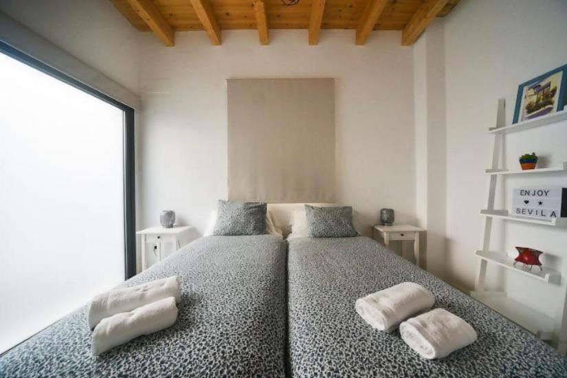 Hostfy Centro Alameda Apartment Sevilla Bagian luar foto