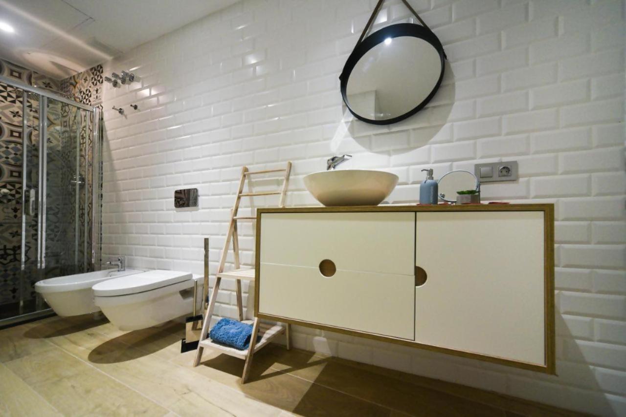 Hostfy Centro Alameda Apartment Sevilla Bagian luar foto